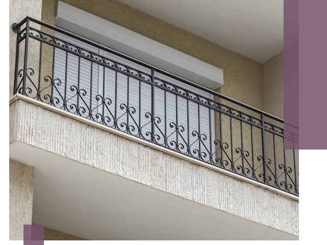 Балконные ограждения из металла и стекла в Коркине для домов